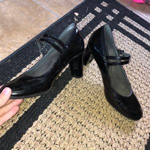 💕Mary Jane styled black 2 inch heels 💕